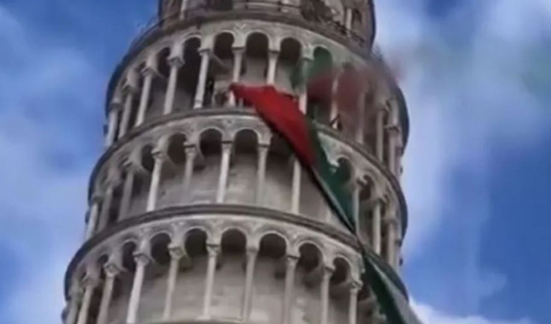 نشطاء, يرفعون, علم, فلسطين, على, برج, بيزا, المائل, في, إيطاليا