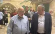 النائب كريف يلتقي المسن أحمد الحسيني الذي تعرض...