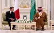 ماكرون يزور السعودية لإظهار الدعم في مواجهة...