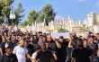 وسط أجواء مؤلمة وحزينة.. جماهير غفيرة تودّع ضحية...