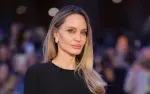 أنجلينا جولي تدعو العالم لفتح 