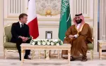 ماكرون يزور السعودية لإظهار الدعم في مواجهة...