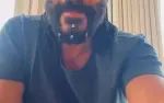 في بث مباشر.. أحمد سعد يحلق شعره 