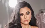 هيفاء وهبي تضحك بعد سقوطها على المسرح.. ماذا حدث؟ 