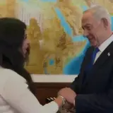 نتنياهو لركاب الطائرة : العالم كله يرى شجاعتكم وستوقدون شعلة البطولة في يوم الاستقلال