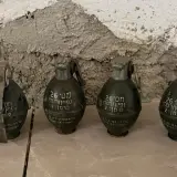 العثور على 4 قنابل شظايا تابعة لجيش الدّفاع، إلى جانب وسائل قتالية إضافية، داخل حفرة صرف صحي خلال تفتيش أجراه أفراد شرطة لواء الشّمال في بلدة الزرازير
