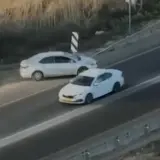 توثيق من الجو: ملاحقة سائقين يتجاوزون الأزمات المرورية عبر الأراضي الزراعية 