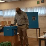 رئيس التجمع الوطني الديمقراطي، سامي أبو شحادة، يدلي بصوته في مدينته يافا