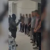 فيديو نشرته الشرطة : مداهمة في بيت حنينا بالقدس وإعتقال 7 عمال من الخليل بدون تصاريح
