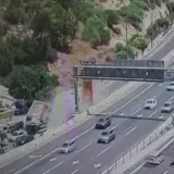 توثيق مخيف لحادث إنقلاب الشاحنة أمس على السيارات داخل محطة الوقود قرب القدس