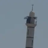 بركان غضب في طولكرم.. رفع علم إسرائيل فوق مئذنة مسجد يثير استياءً عارماً!