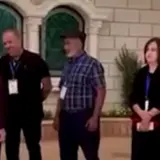 السفير الأمريكي يزور قرية ترمسعيا ويدين عنف المستوطنين: 
