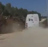 شاهدوا الفيديو: لحظة انسحاب منفذ عملية الطعن جنوب نابلس بعد انكسار سكينه!