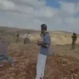 شاهدوا الفيديو - جندي يطلق النار على ساقي فلسطيني قرب جنين.. والجيش يعقب: 