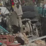 فيديو - إصابة شخصين إثر انقلاب شاحنة في البعينة نجيدات