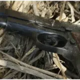 شاهدوا - الشرطة تضبط سلاحًا دُفن تحت الأرض في أم الفحم