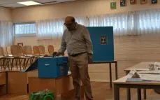 رئيس التجمع الوطني الديمقراطي، سامي أبو شحادة، يدلي بصوته في مدينته يافا