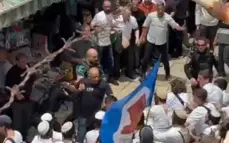 فيديو- اعتداءات لمستوطنين على الأهالي والمصلين قرب المسجد الأقصى في القدس
