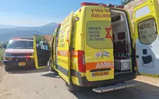 إصابة رجل بجراح خطيرة وطفل بجراح متوسطة إثر انقلاب مركبة رباعية الدفع في كفر برا