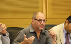 النائب عوفر كسيف يطالب بتشكيل لجنة تحقيق برلمانية في ظروف اعتقال الأسرى الفلسطينيين
