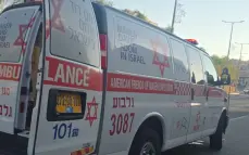 إصابة شاب إثر انقلاب مركبة على شارع 40 قرب مفرق النقب