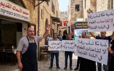 تجار وأصحاب مطاعم في عكا: البلدية تسلب رزقنا وتحرمنا الحق في العيش.