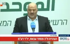 في مؤتمر صحفي في الكنيست: منصور عباس يدعو المجتمع اليهودي لقبول فكرة إعادة...