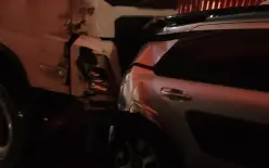 #دير الأسد: مركبة تجارية تنزلق وتصطدم بحاجز أمان وعدد من السيارات