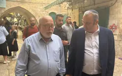 النائب كريف يلتقي المسن أحمد الحسيني الذي تعرض لاعتداء عنصري عنيف في القدس  