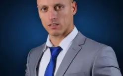 الشرطة تنهي التحقيق مع رئيس بلدية عكا السابق ونائبه بشبهات رشوة انتخابية.. والملف إلى...