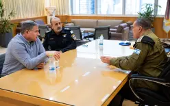 استعدادًا للأسابيع الحساسة والانتخابات.. قادة الجيش والشرطة والشاباك يعقدون...