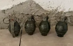 العثور على 4 قنابل شظايا تابعة لجيش الدّفاع، إلى جانب وسائل قتالية إضافية، داخل...