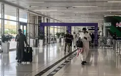 12 قتيلا وأكثر من 300 مصاب إثر هجوم حوثي على مطار الرياض وتعليق العمل فيه
