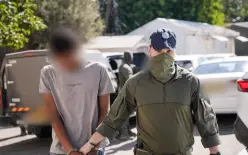 شاهدوا التوثيق: إحباط تهريب 48 كغم مخدرات للأردن مقابل سجائر و 5000 دولار