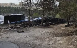 القدس  شاهدوا : حريق في مكب نفايات يشكل خطراً على الاحراش المجاورة. 