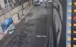 لحظات حبست الأنفاس في الناصرة.. شاب على سكوتر كهربائي ينجو بأعجوبة من حادث كاد يقع...