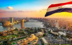 فاجعة في مصر: 13 قتيلًا و34 مصابًا في حادث تصادم مروع بين حافلة سياحية وشاحنة غرب...