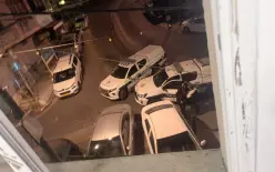 شاهدوا: الشرطة تقتحم مقر الجبهة والمشتركة بام الفحم وتصادر الاعلام الفلسطينية