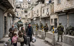 كاتس: منع عودة ألفي فلسطيني إلى منازلهم في الخليل حتى انتهاء العملية العسكرية