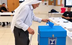 مصمص - في عمر الـ96 عامًا.. الحاج مصطفى محاجنة يدلي بصوته في انتخابات الكنيست
