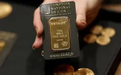 الذهب يرتفع مع نزول عوائد السندات 
