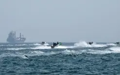 هجوم يستهدف ناقلة بضائع قرب مضيق هرمز