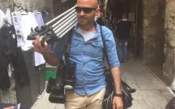 الشرطة تبعد موظف إعلام الأوقاف الصحافي رامي الخطيب عن المسجد الأقصى المبارك...