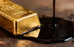 ارتفاع أسعار النفط والذهب يحافظ على مكاسبه