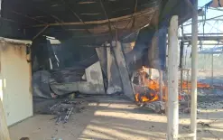 عنوان: العثور على جثة شخص داخل مبنى مشتعل في بيتح تكفا 