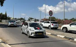 بمشاركة عشرات السيارات، وبقيادة عائلات ضحايا جرائم القتل  ..  قافلة السيارات تنطلق من...