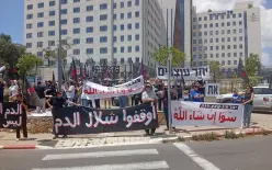 مباشر - الشرطة تحاصر مظاهرة 