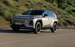 الـSUV الأكثر طلبًا يرتقي إلى مستوى جديد: وصل الجيل السادس والجديد من Toyota RAV4 