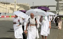 الحجاج يتوافدون على مشعر منى لقضاء يوم التروية