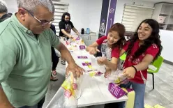 ناشطون عرب ويهود يجمعون طرودًا غذائية  لأهالي مخيم نور شمس في طولكرم